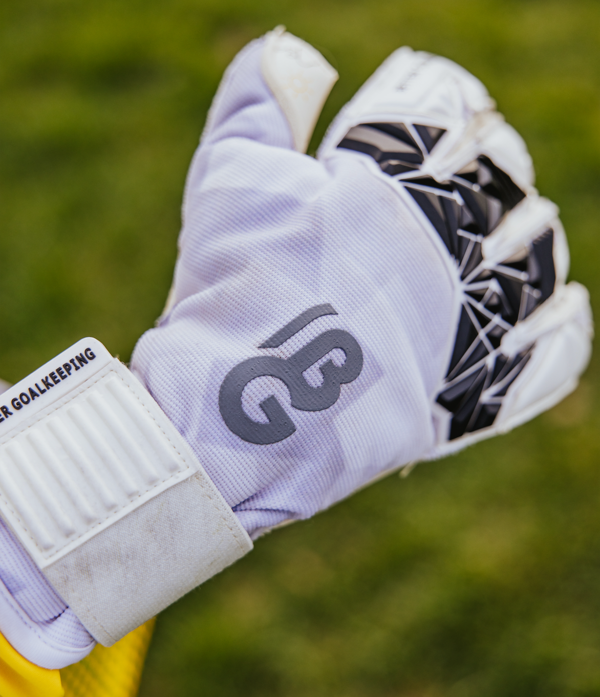 BG- Rolled Finger White/Black